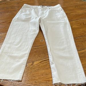Banana Republic Hi-Rise Straight ladies jeans. Frayed hem. Cream. Size 32 Petite